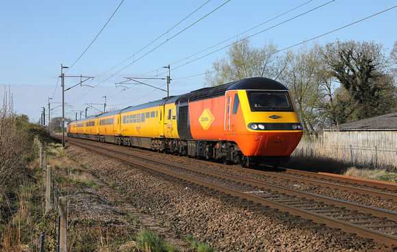 43277 passes Bolton Le Sands on 25.4.23 with 1Q26 06.13 Derby R.T.C. to Edinburgh.