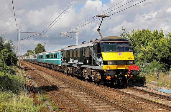 90039 passes Bolton Le Sands on 17.7.23 with the returning DB Charter 'The Pride of Planning'  from London to Carlisle and back.