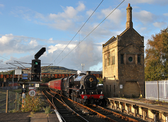 45690 arrives back into Carnforth on the 30.9.17 with the Cumbrian Coast Express.