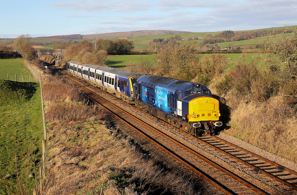 37611 drags 331008 past Docker Park on 28.11.23 with 5Q17 07.34 Allerton to Skipton Broughton Rd.