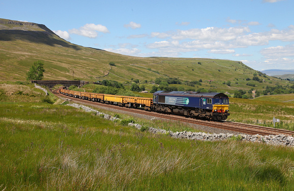 66304 heads past Ais Gill with 6K05 on 9.7.14