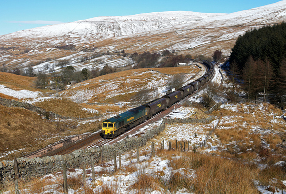 66515 approaches Blea Moor tunnel on 12.3.13 with a Killoch to Drax coal train.