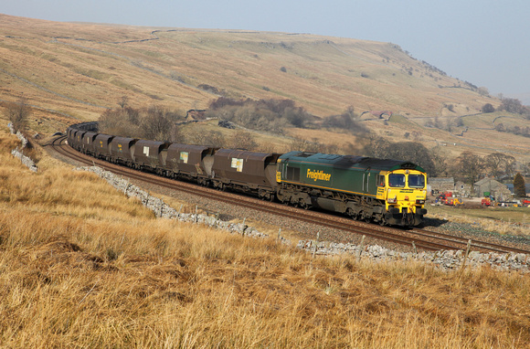 66515 passes Ais Gill on 5.3.13 with a late running Killoch to Drax service.