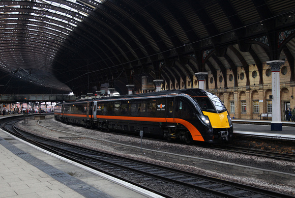 A Grand Central 180 pauses at York on 22.12.12