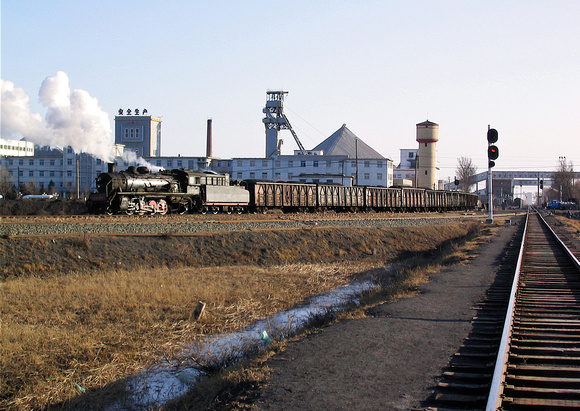 SY 0435 hauls a Coal service away from Dalong mine on 29.2.04