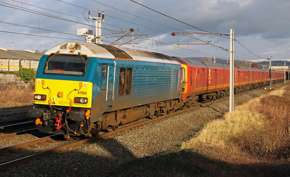 67003 passes Carnforth with 1M22 Shieldmuir to Warrington on 10.12.11