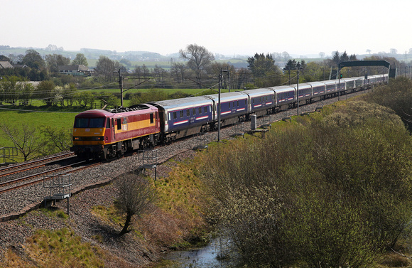 Serco operated Caledonian sleeper had failed earlier in the day, so 90037 took the ECS north.