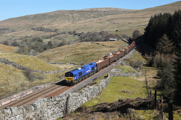 66142 approaches Blea Moor Tunnel on 15.4.21 with its Newbiggin to Tees Dock empty Gypsum.
