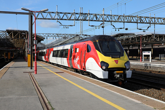 Virgin 221101 departs from Crewe on 17.9.19 with 1A53 16.35 Chester to London Euston.