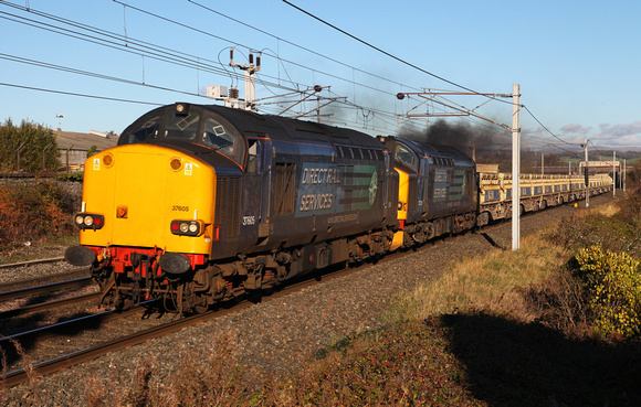 37605 & 37259 pass Carnforth on 4.11.13 with 6K05 to Crewe.