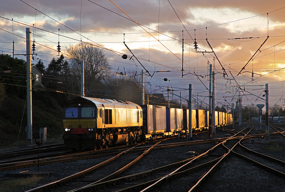 66424 catches the last rays of light at Carnforth with 4M44 on 20.11.13.
