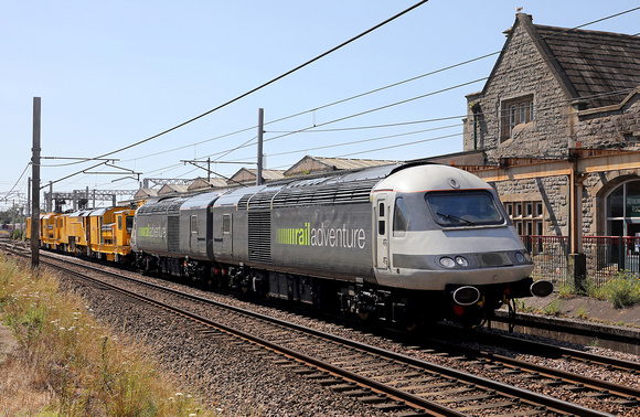 43468 & 43480 passes Carnforth with a Stafford to Rutherglen tamper move.