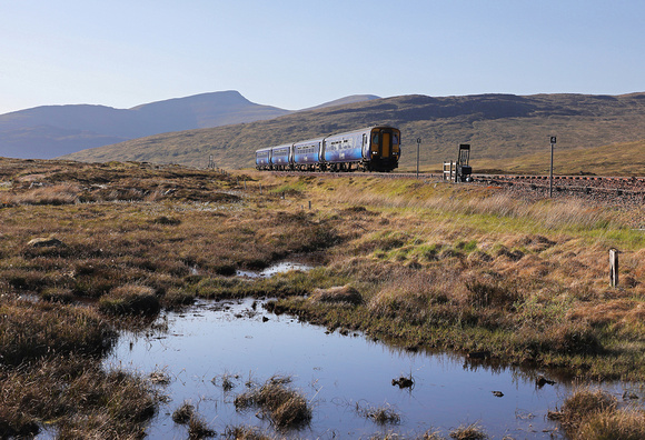 156446 & 156500 approaches Corrour on 29.5.23 with 1Y48 16.05 Mallaig and Oban to Glasgow Queen Street.