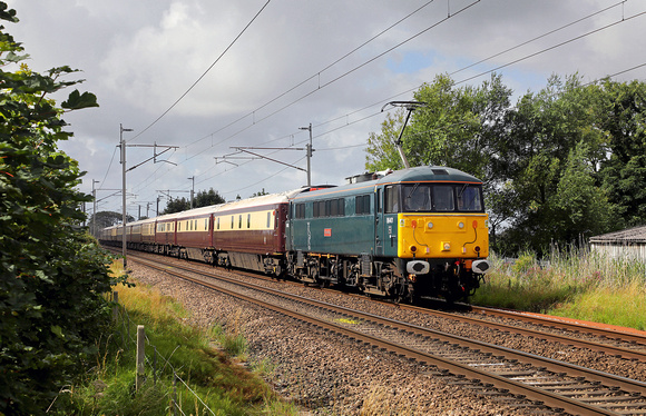 86401 passes Bolton Le Sands on 29.7.23 with the Northen Belle from Coventry.