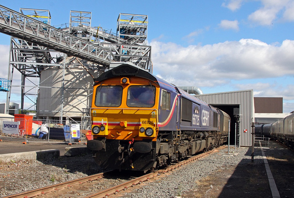 66725 pulls through the unloader at Drax PS with a Biomass train from Tyne Dock on 9.8.11