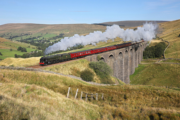 46115 heads over Arten Gill Viaduct on 17.9.22 with the Settle & Carlisle Railway Development Companies 30th Anniversary Special to York.