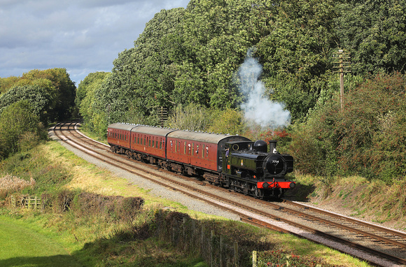 7714 visiting from the SVR passes Kinchley Lane during the GCR Gala.