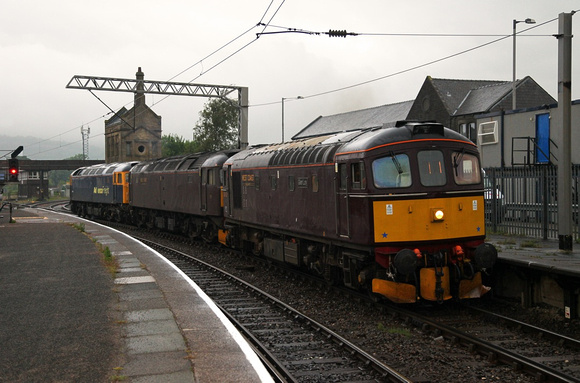 On the return it was 33029s turn for its test run. It arrives at Carnforth with 47760,57006 as load.