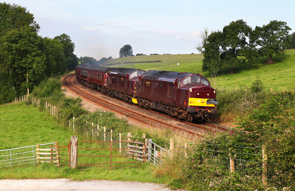 37669 & 37516 pass starricks Farm with the Scarborough Spa Express on 13.71.7.