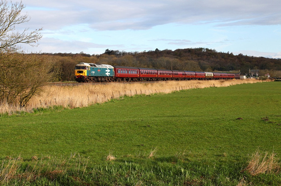 47580 heads away from Silverdale crossing with Compass Rails trip from Barrow to York on 11.4.12