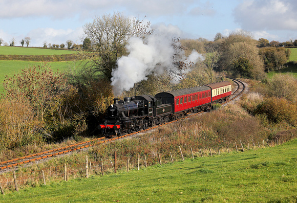 46447 approaches Mendip Vale on 26.10.20 on the East Somerset Railway.