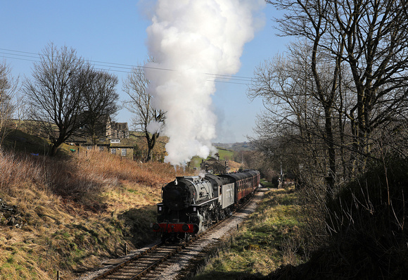 S160 5820 departs from Oakworth during the KWVR spring Gala.