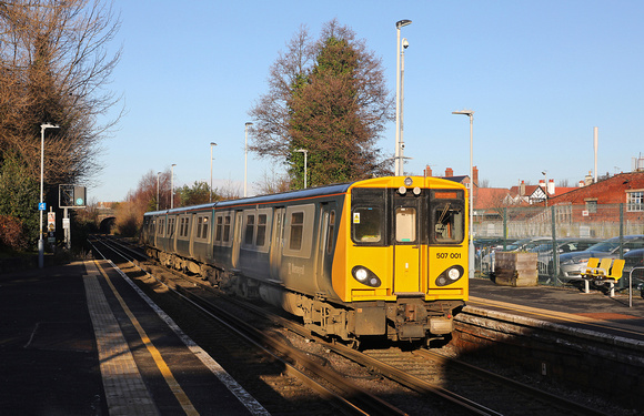 507001 arrives at Wallasey Grove Road on 13.12.23 with 2N28 13.08 New Brighton to New Brighton.