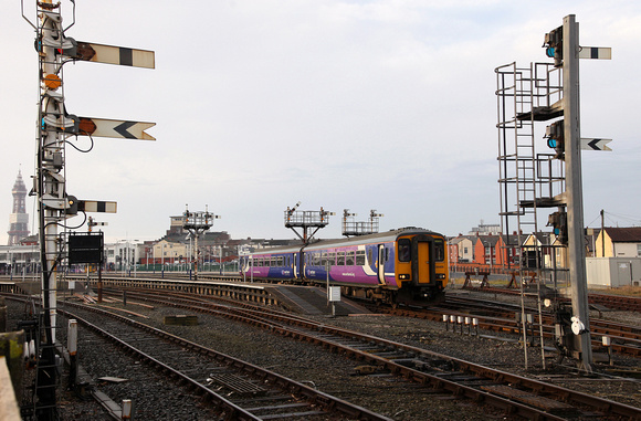 156489 heads away from Blackpool North with 2F63 1103 Blackpool North to Liverpool South Parkway.