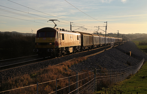 90019 heads away from Carnforth on 14.12.16 with 4S02 Warrington to Shieldmuir extra Xmas mail.