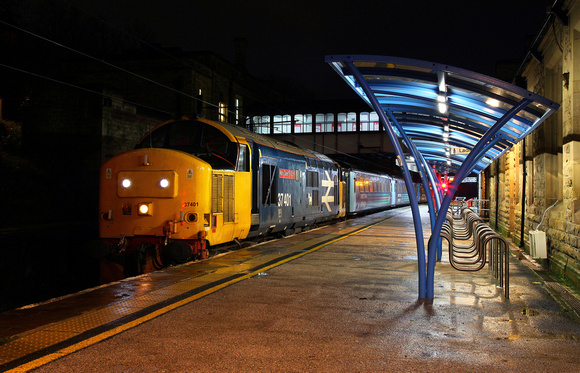 37401 waits at Lancaster on 14.11.15 with 2C31 17.31 to Barrow.