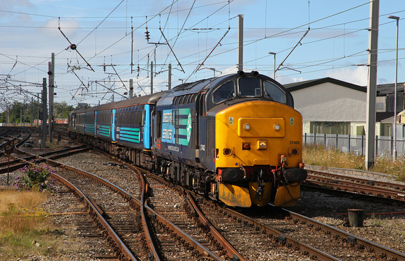 37402 heads into Carnforth on 11.8.15 with 2C47 Preston to Barrow.