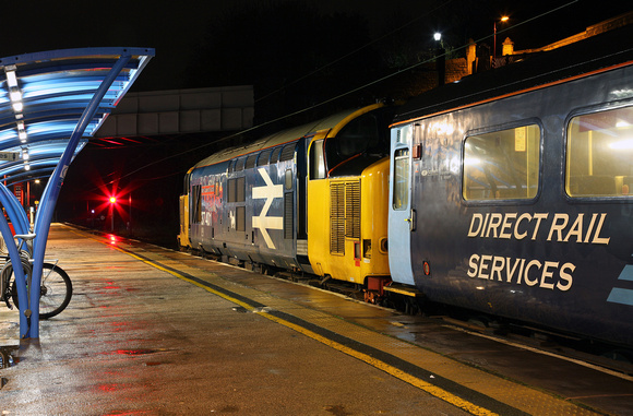 37401 waits at Lancaster on 14.11.15 with 2C31 17.31 to Barrow.