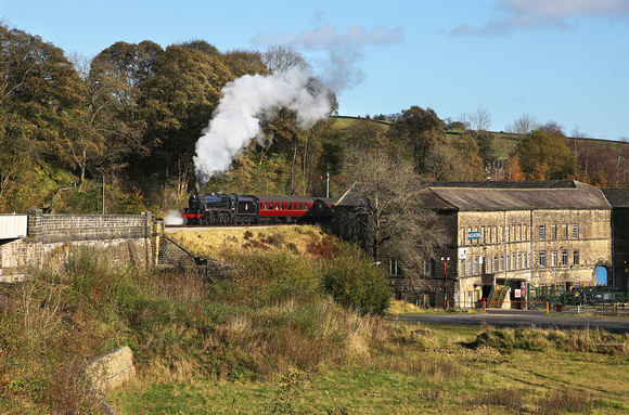44871 heads away from Oakworth at Mytholmes curve with the 11.00 Keighley to Oxenhope on 29.10.17.