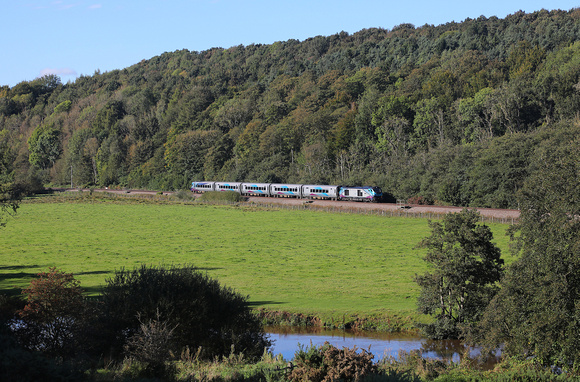 68022 approaches Huttons Ambo on 6.10.21 with 1T37 15.00 York to Scarborough.