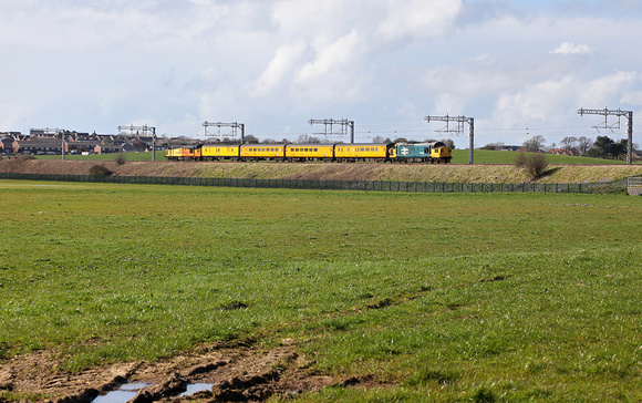 37025 & 37116 head away from Kirkham with 1Q83 Blackpool North to Derby test train on 26.3.21
