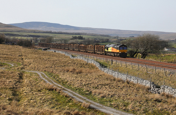 66846 passes Selside with the delayed Carlisle to Chirk logs on 30.3.21.
