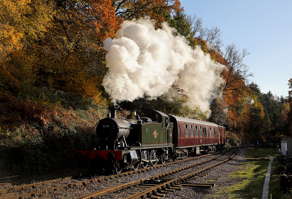 5541 approaches Parkend on the 8.11.19