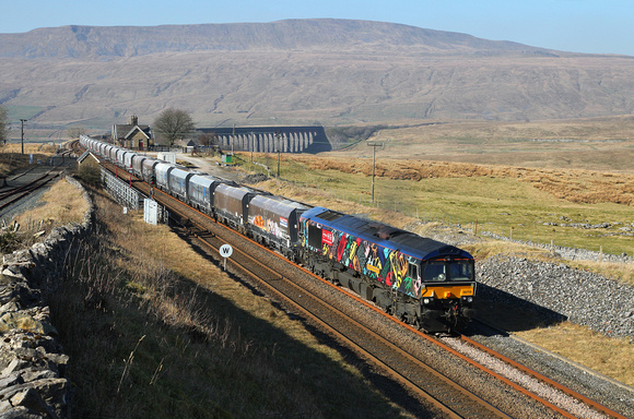 66718 heads past Ribblehead station with 6M37 11.25 Arcow Quarry to Pendleton.