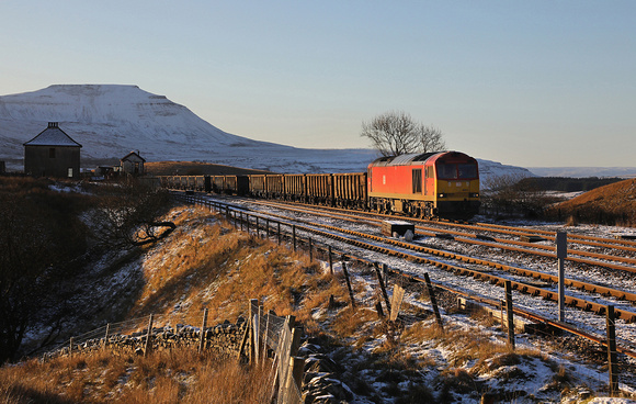 60011 passes Blea Moor about 50 mins early on 15.12.22. with the loaded Gypsum to Newbiggin.
