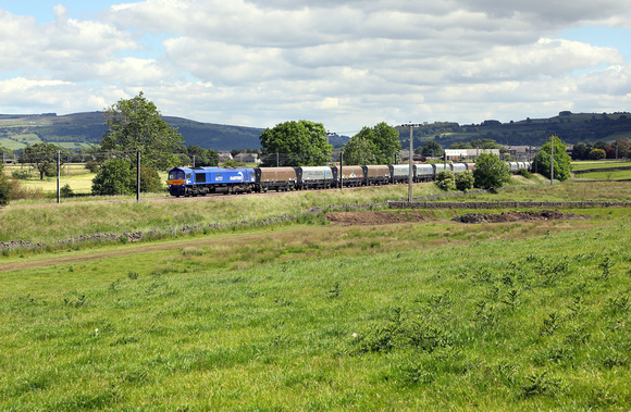 66727 heads past Cononley with the Hull to Rlystone on 21.6.19