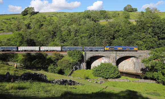 66774 works 6M62 16.43 Arcow Quarry to Scunthorpe Anchor past Sherriffs Brow on 21.6.19.