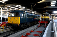 86101 waits to shunt onto the back of 90049 and the sleeper stock and take to Wembley.