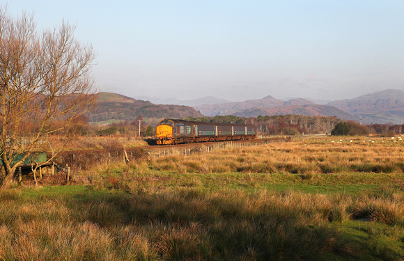 37425 passes Green Road with 2C46 09.03 Carlisle to Barrow-in-Furness on 14.12.18.