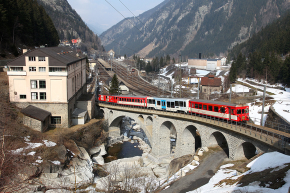 A service from Göschenen to Andermatt starts the long climb out of Göschenen on 19.3.15.