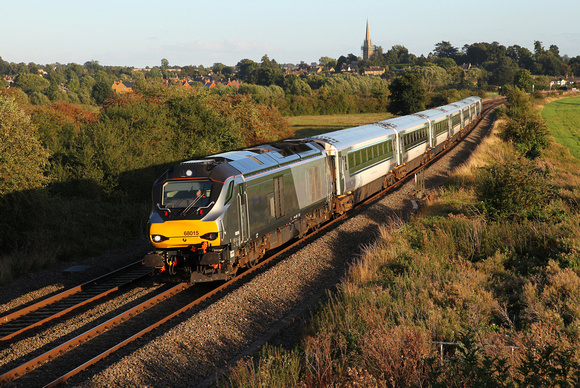 68015 passes Kings Sutton with 1G52 London Marylebone to Snow Hill on 8.9.16.