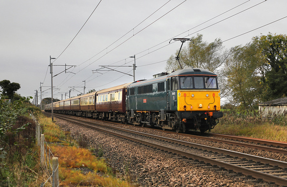 86401 passes Bolton Le Sands on 23.10.21 with the Northern Belle from Manchester.