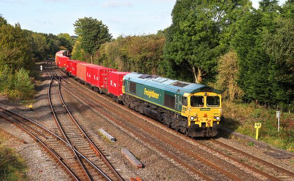 66561 heads past Hatton on 3.10.17 with 0612 Leeds F.L.T. to Southampton M.C.T.