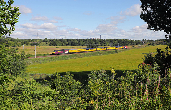 43274 & 43290 pass Daresbury on 22.6.22 with 1Q26 Derby to Carlisle.