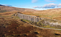 60087 heads over Ribblehead Viaduct on 7.12.22 with 6F69 12.54 Ribblehead to Tuebrook.