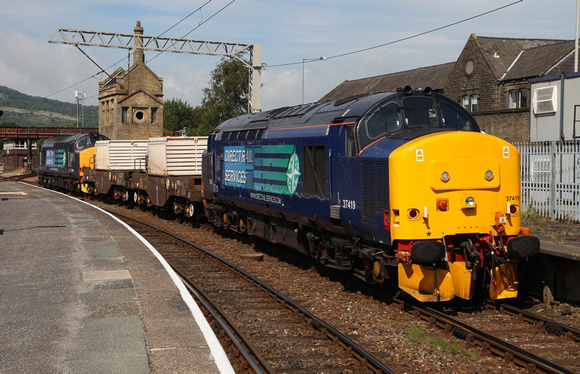 37419 & 37423 arrive at Carnforth with 6C51 on 9.8.12